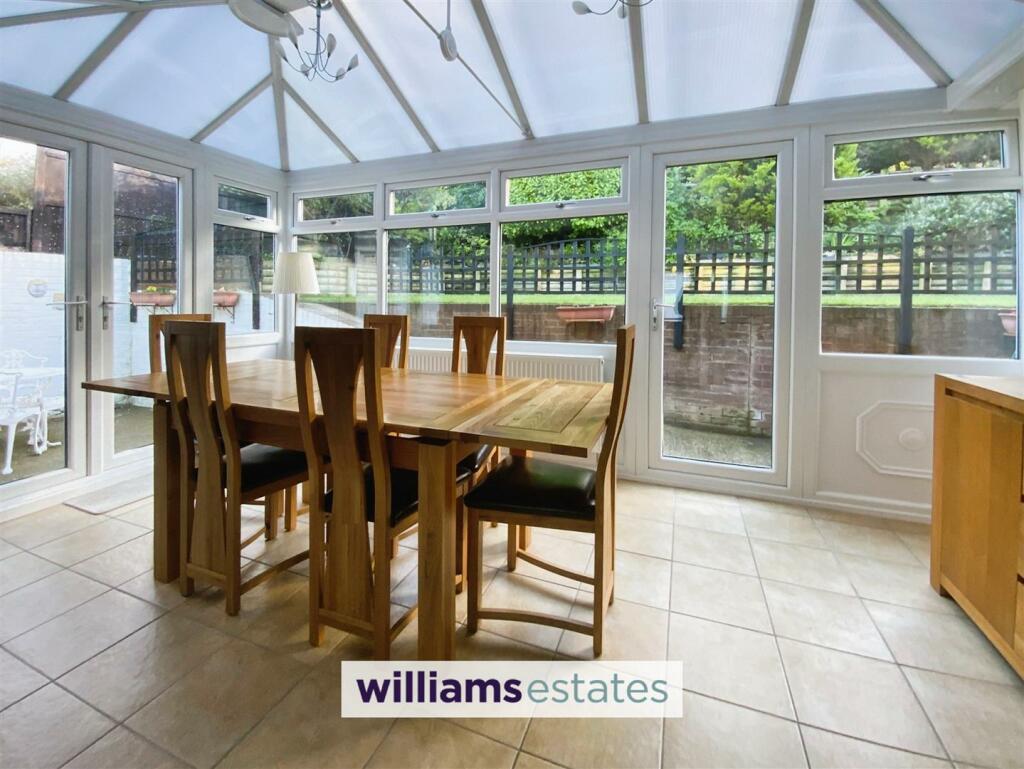 Conservatory/Dining Room