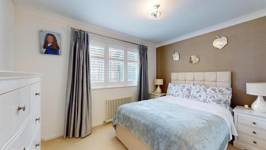 Master bedroom - Spacious house for Sale - E6