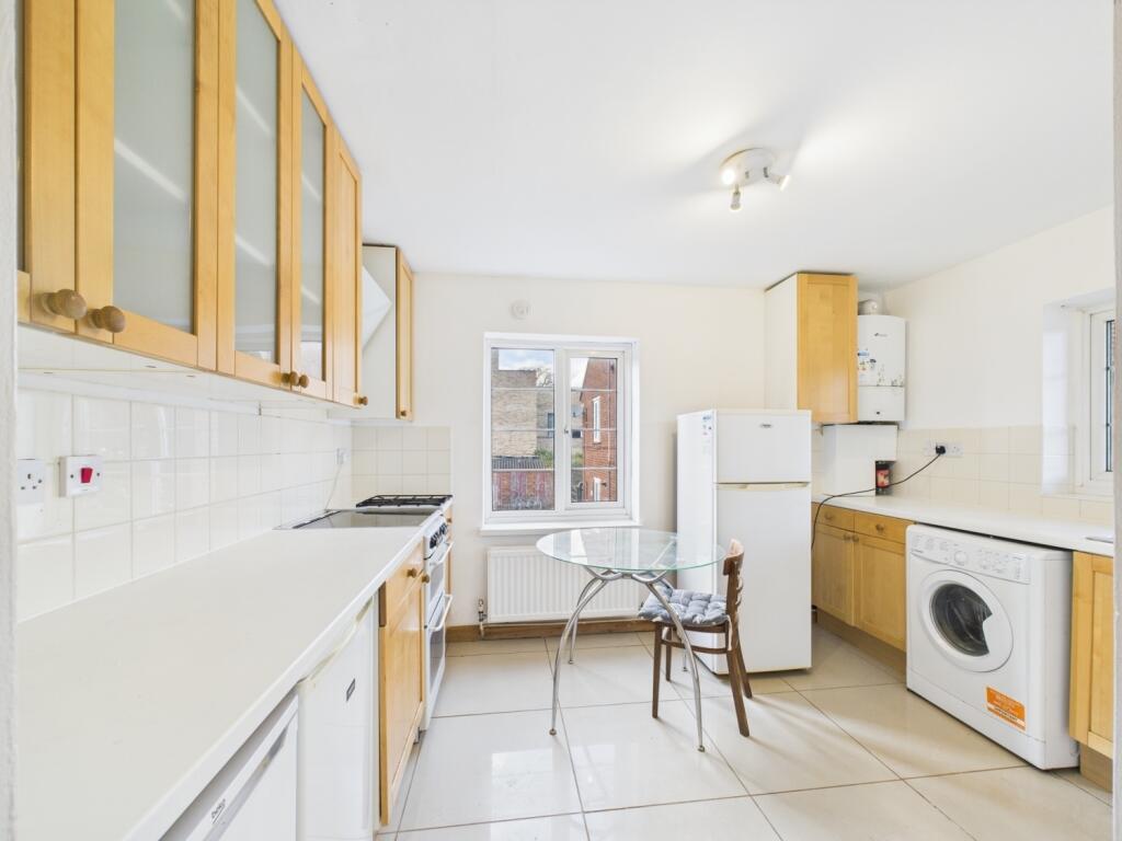 CAM03750G0-PR0037-STILL011