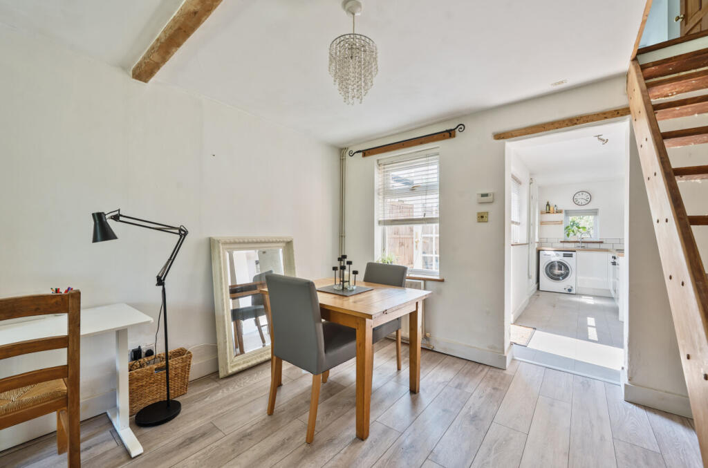 1305724-12-684992...