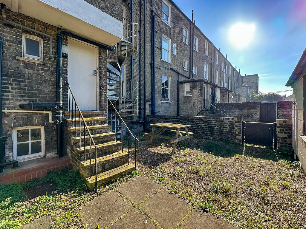 Communal Garden (...