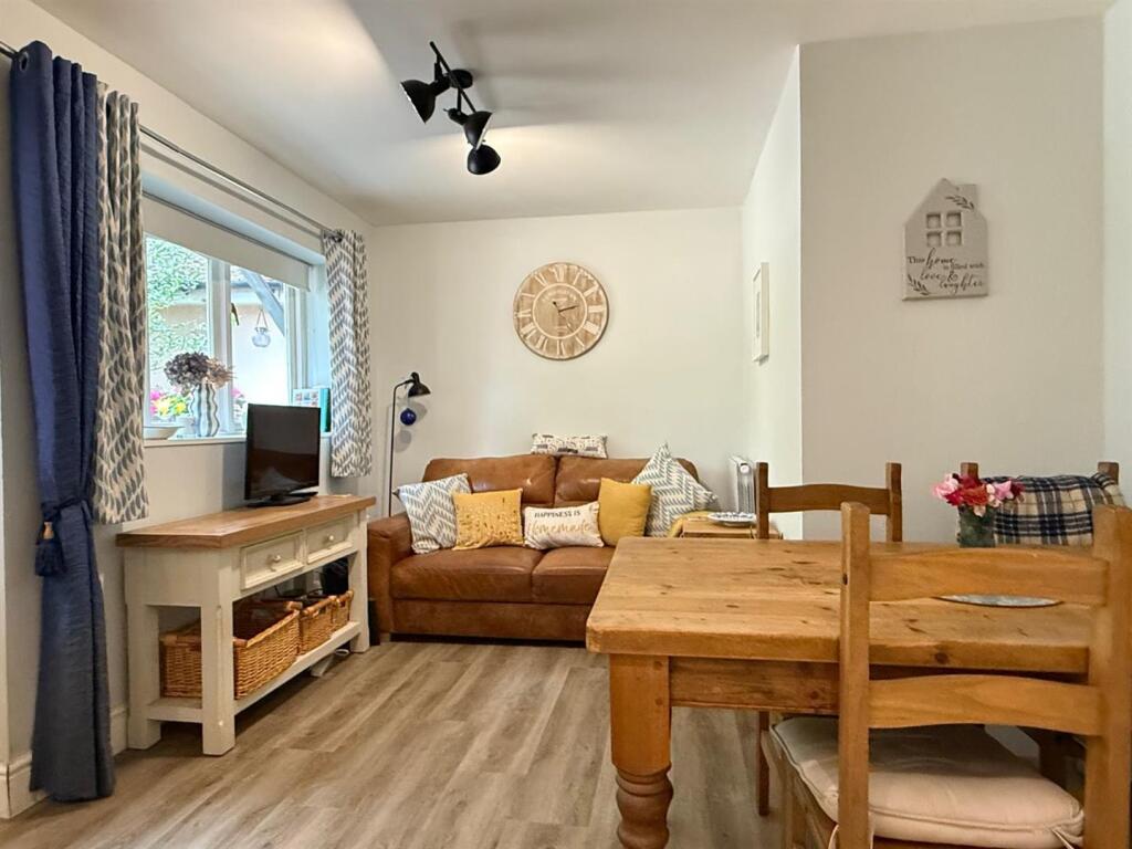 LIVING KITCHEN