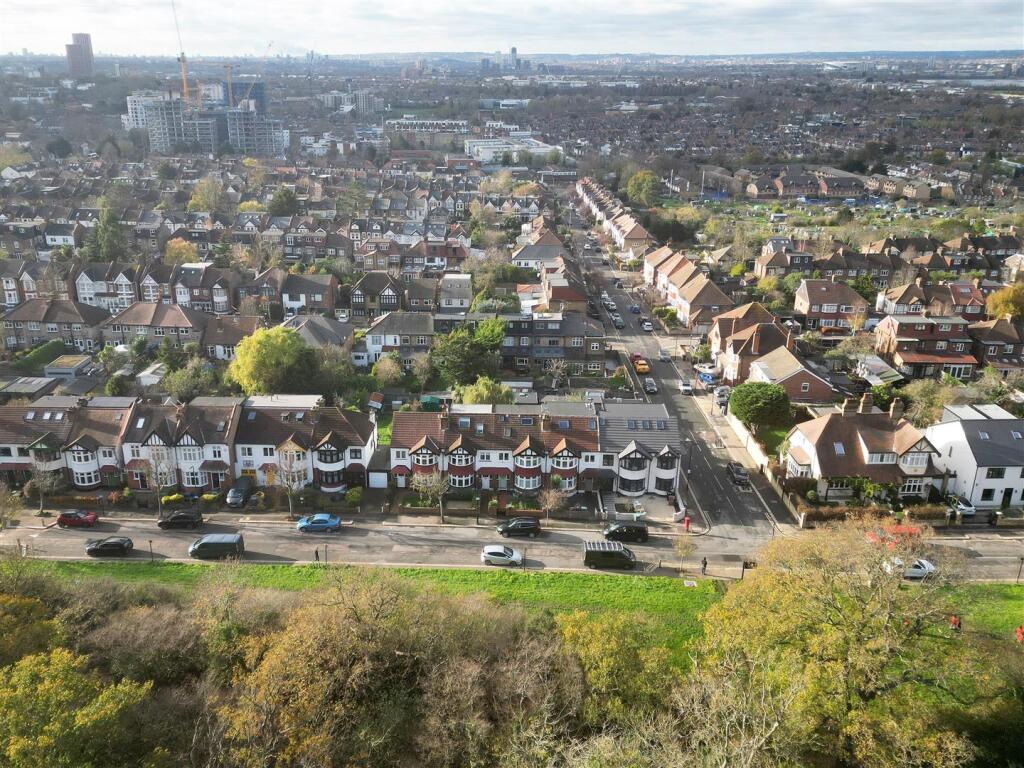 Beacontree Avenue, E17
