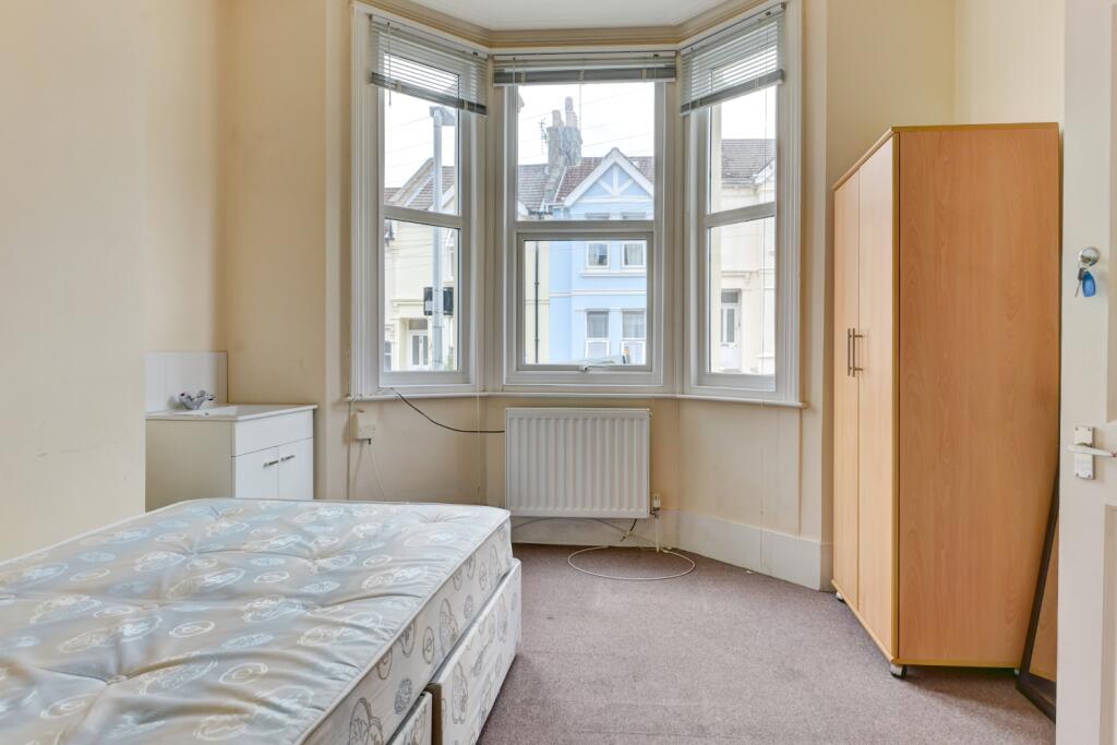 97 Whippingham Road Bedroom 1 (2)