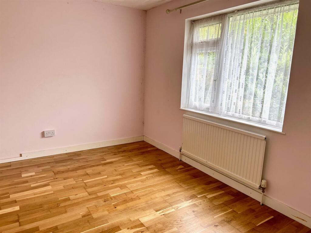 Chichester Close 3 Bed 2.jpg