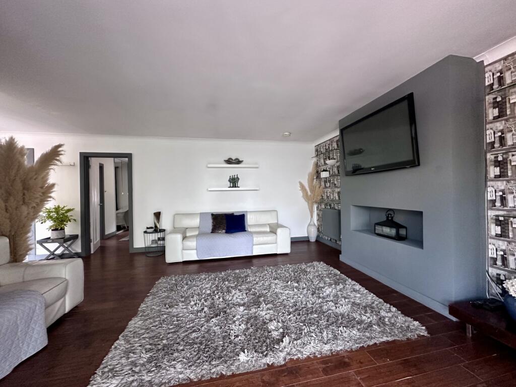 LOUNGE 2
