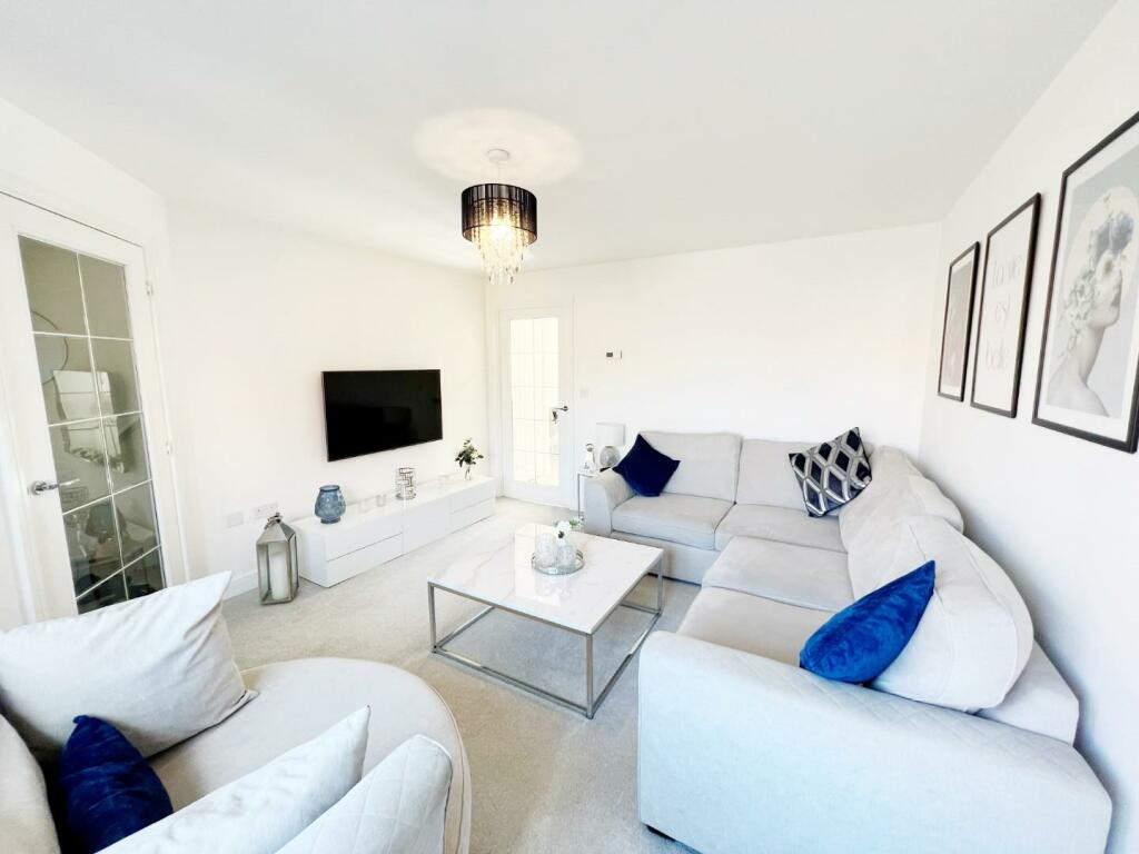 Lounge pic 3.jpg