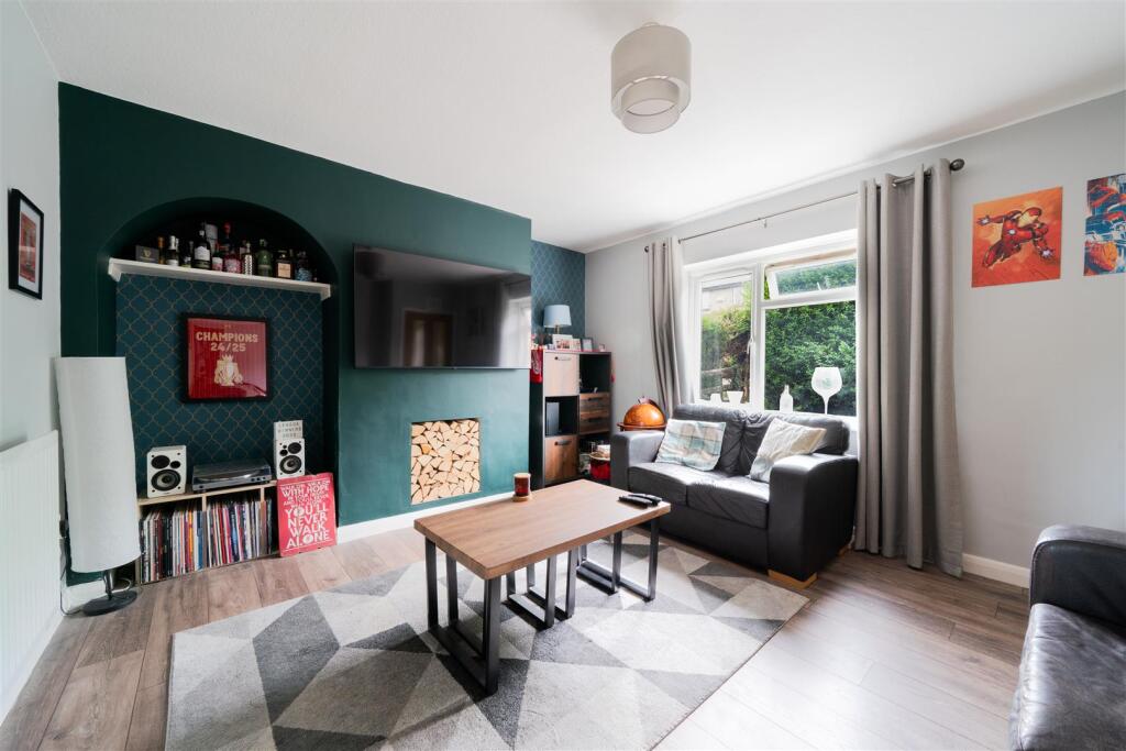 Living Room-2.jpg