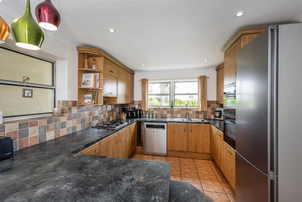 2 Chelsfield Close, TN11 0DW 010.jpg