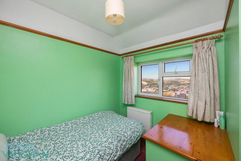 Lyminster Avenue -006.JPG