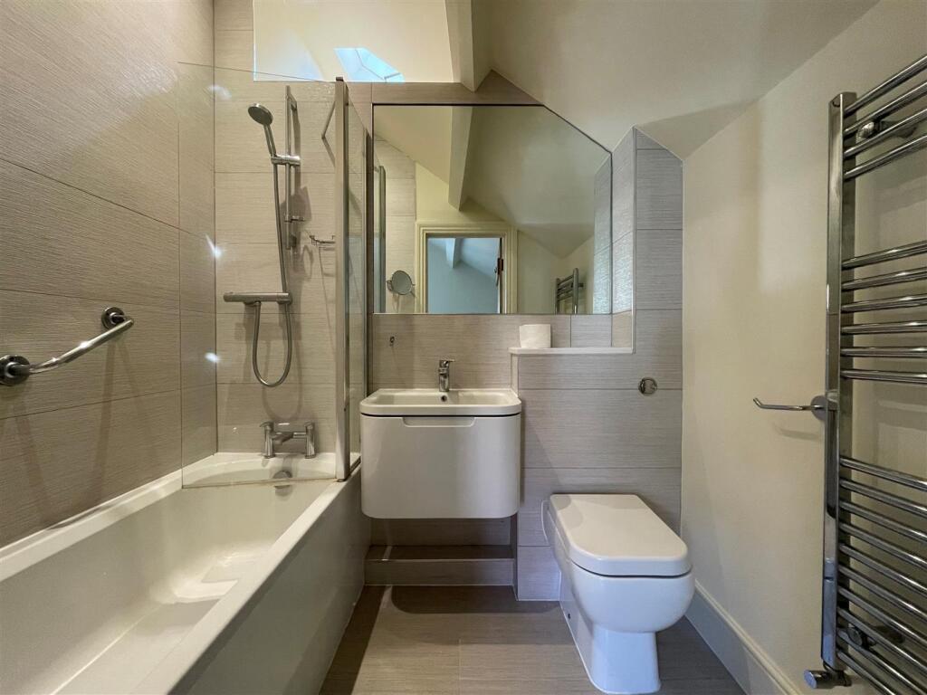 6 Moat Yard - Bed 2 - Ensuite.jpg