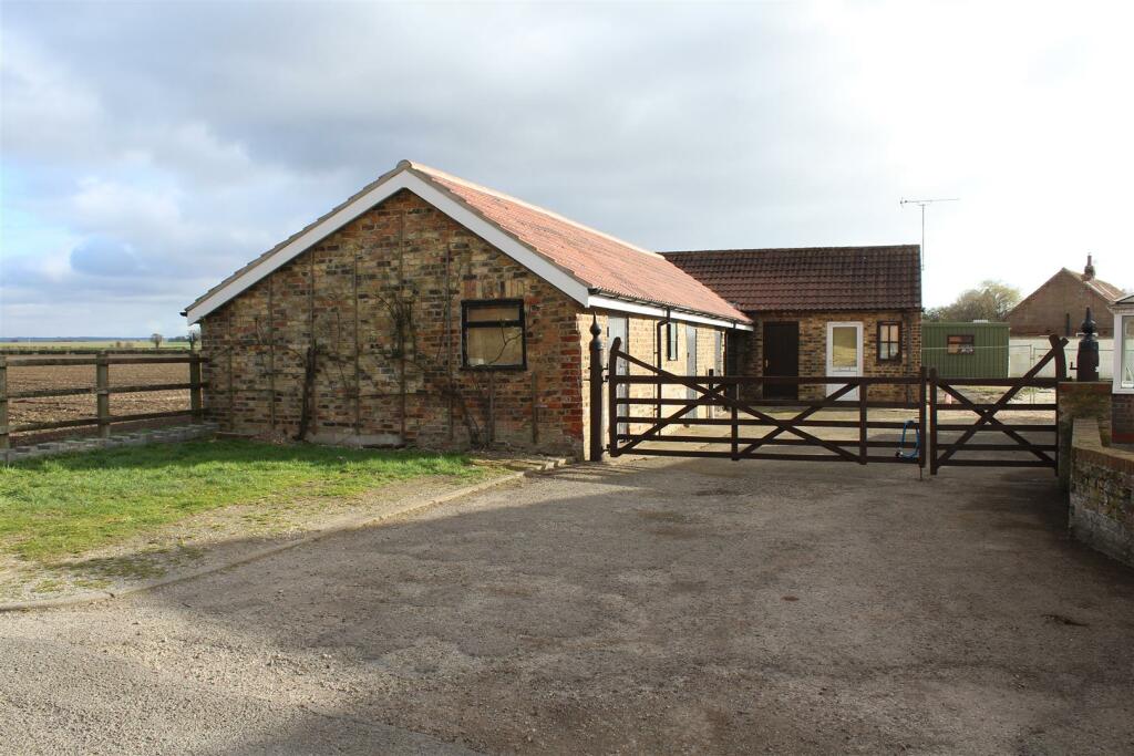 COMMERCIAL OUTBUILDING