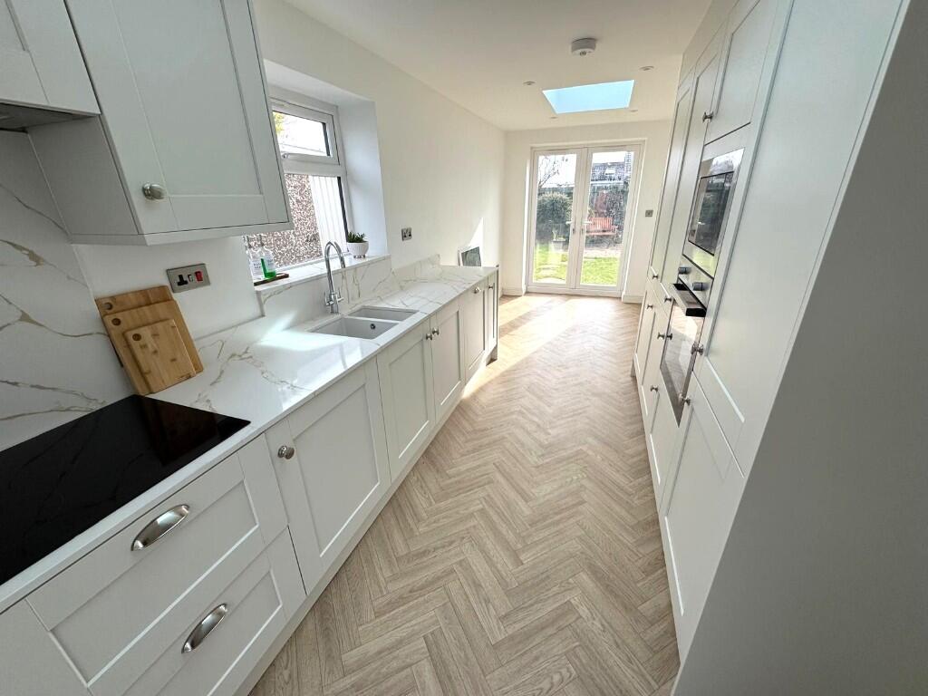 KITCHEN / DINER
