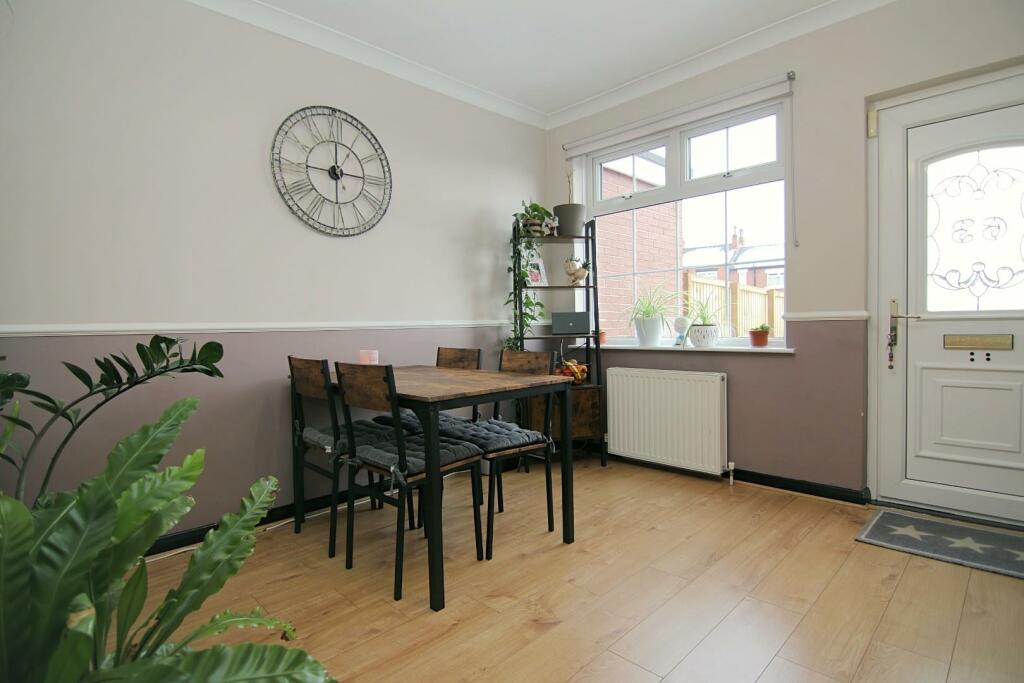 KITCHEN / DINER