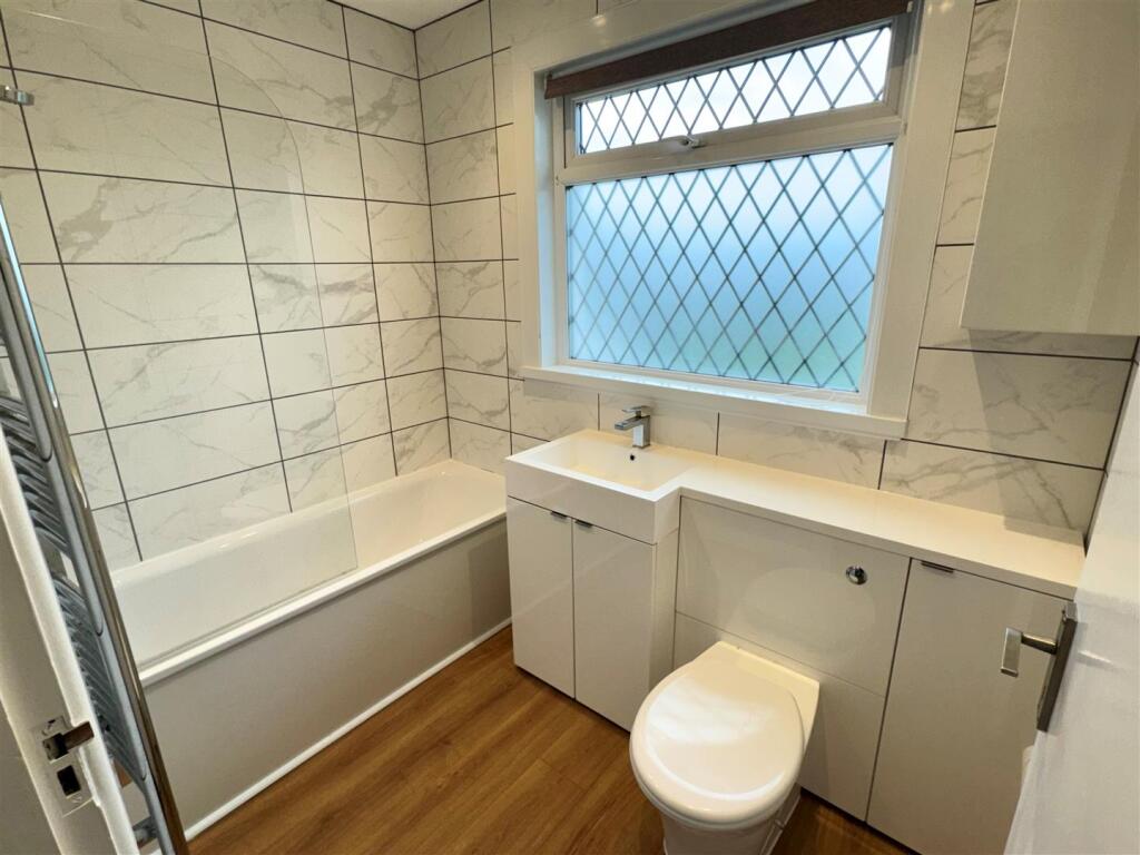 18 Whitegate Road Bathroom