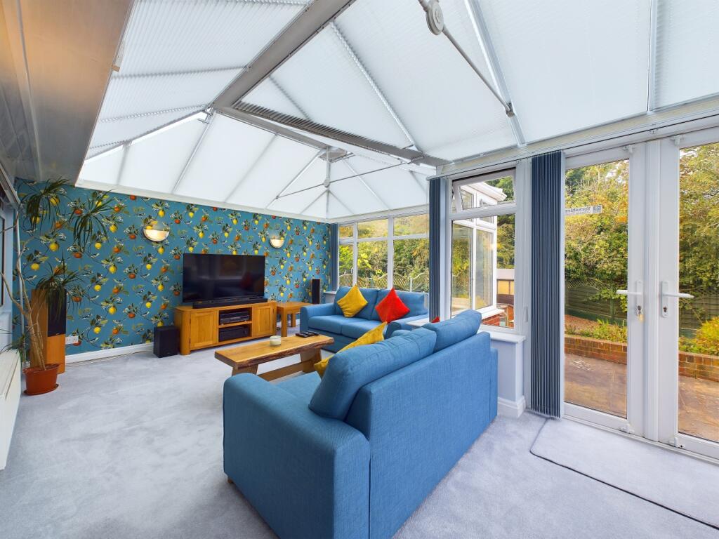 CAM03162G0-PR0165-STILL017