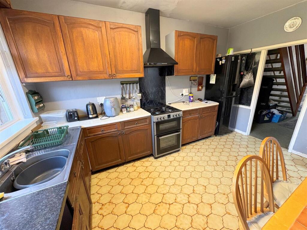 Kitchen c.jpg