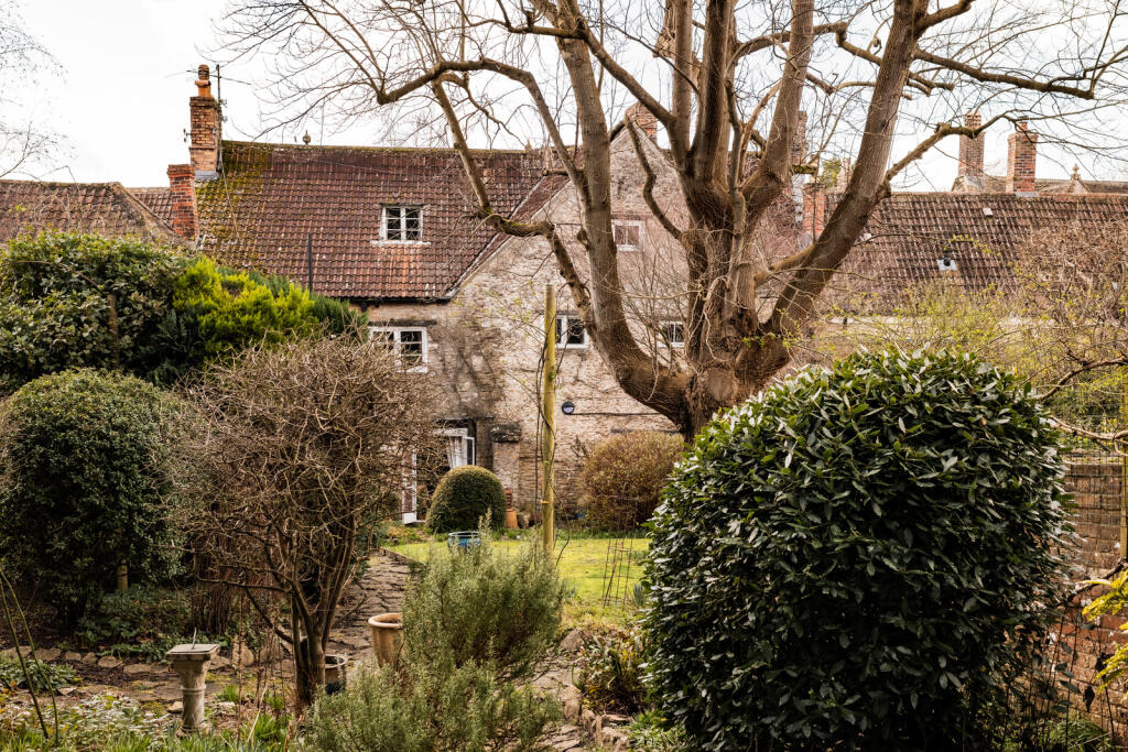 265456 - OM-hr-46.jpg