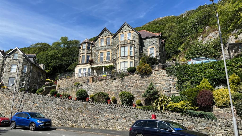 Hendre Hall