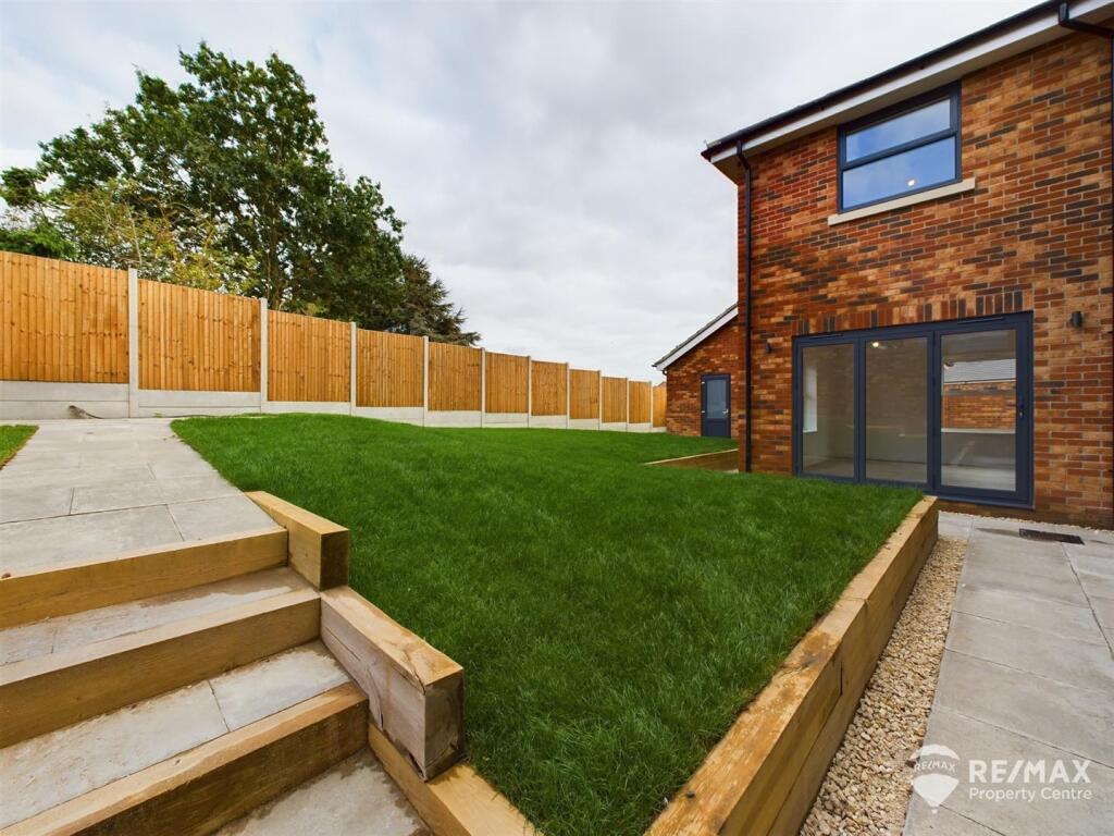 Rear Garden (2).jpg