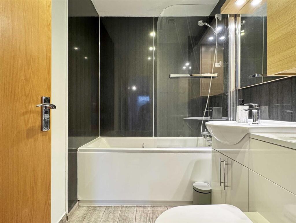 En-Suite b.jpg
