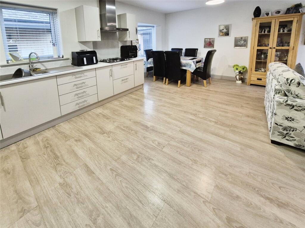 Kitchen/Dining Area