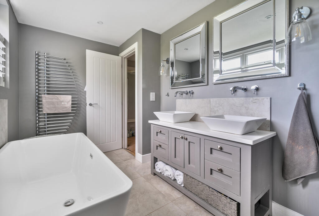 1309063-9-684c2c5...