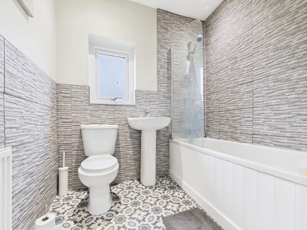 CAM03729G0-PR0141-STILL019