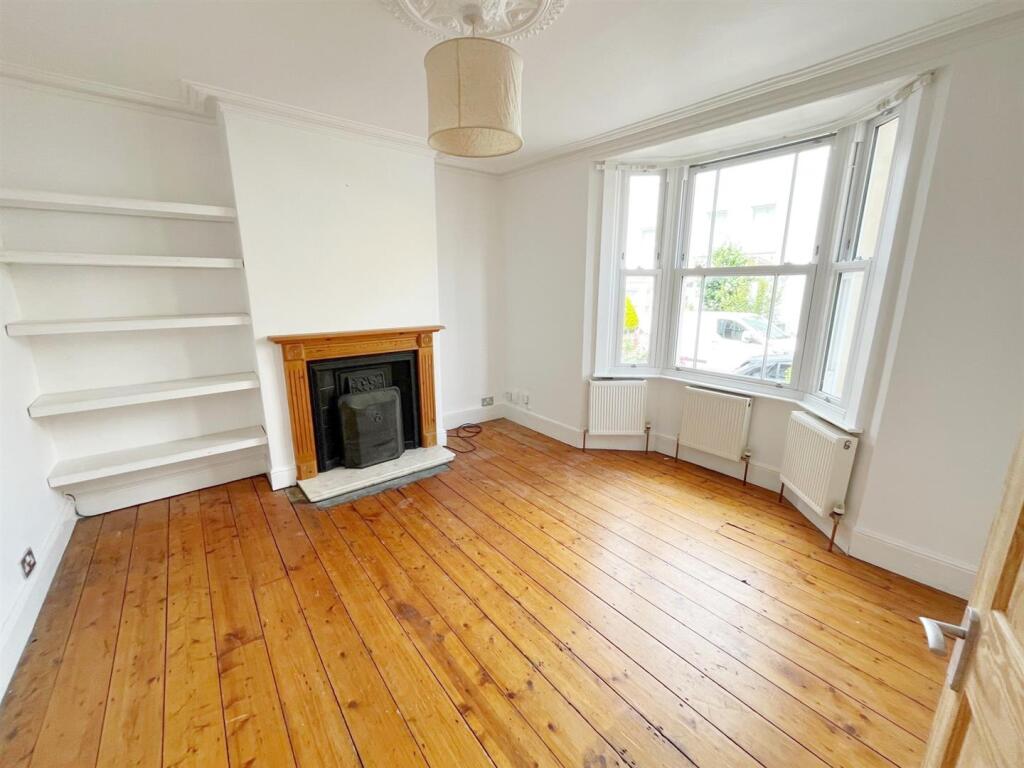 Reception room _ Bed 3.jpg