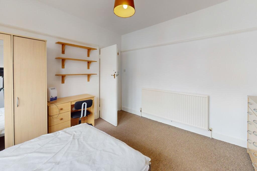 Student Digs - Green