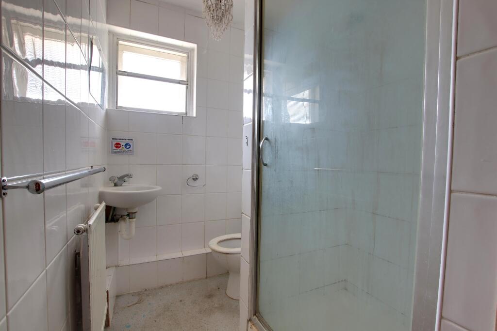 SHOWER ROOM