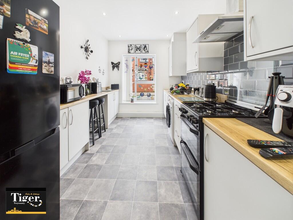 CAM02176G0-PR0653...