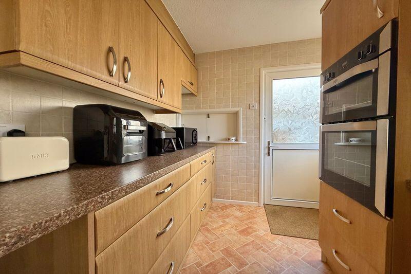 17' Kitchen/Breakfast