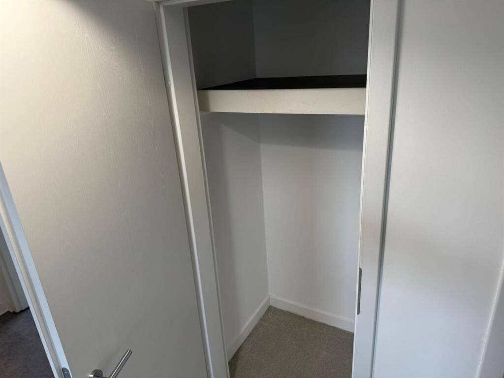 15_cupboard.jpg