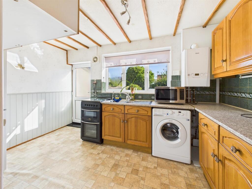 Kitchen: