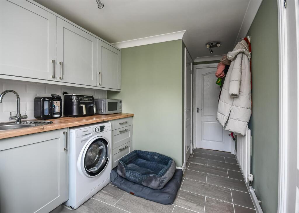 11 Penleigh Gardens-Utility.jpg