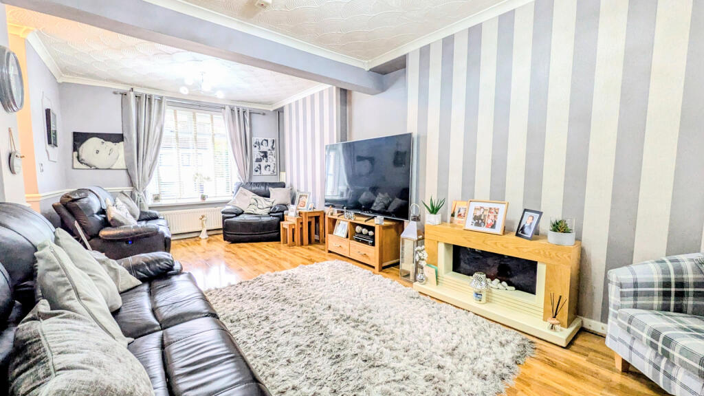 PXL_20251107_125544446.MP~2