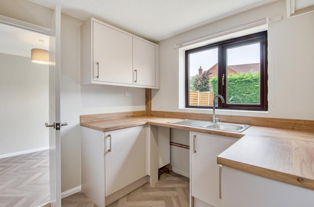 1325609-6-68751c8ab1870