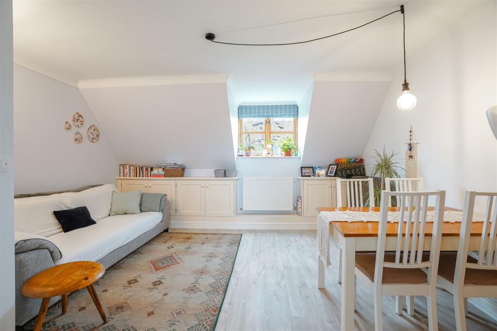 12A Copperfield Way, Burwell-23.jpg