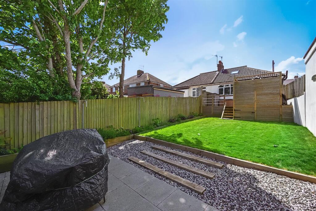 Applesham Way BN41 (14).JPG