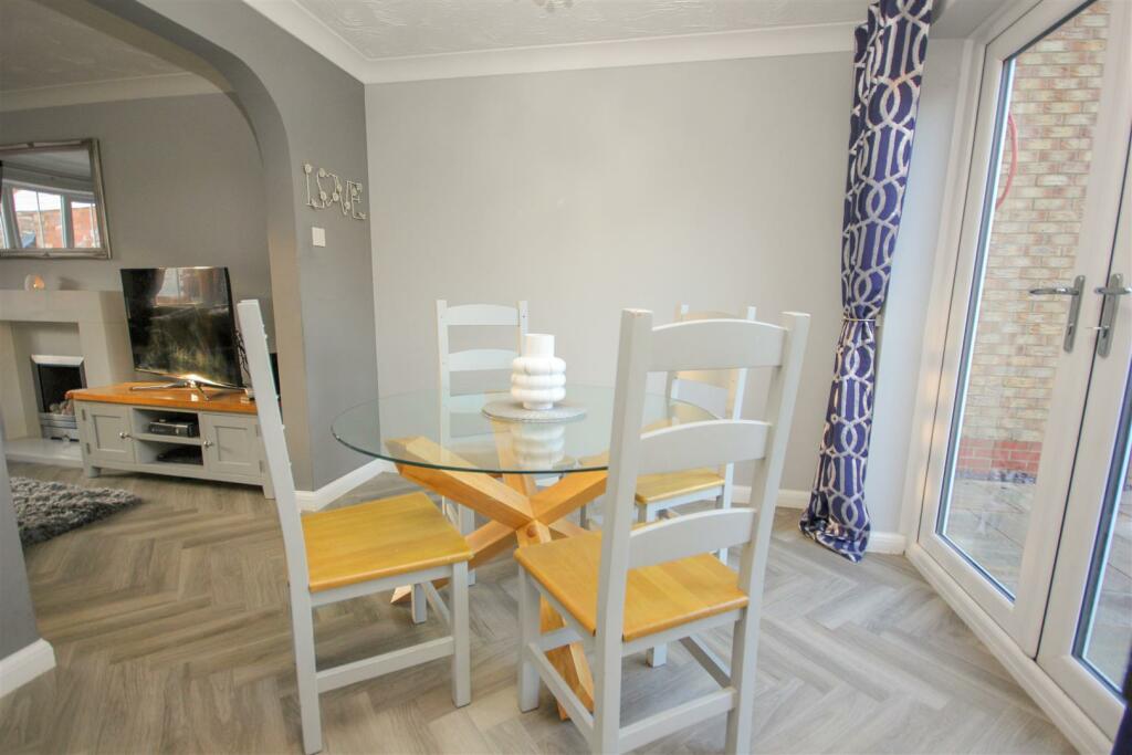 Dining Area.jpg