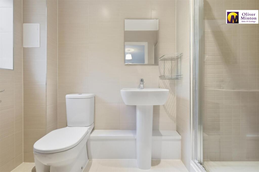 EN-SUITE SHOWER ROOM