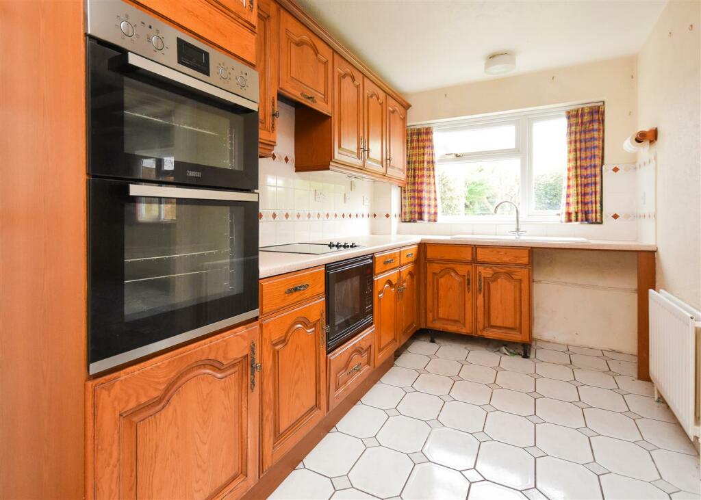 30 Sytch Lane - Kitchen (2).jpg