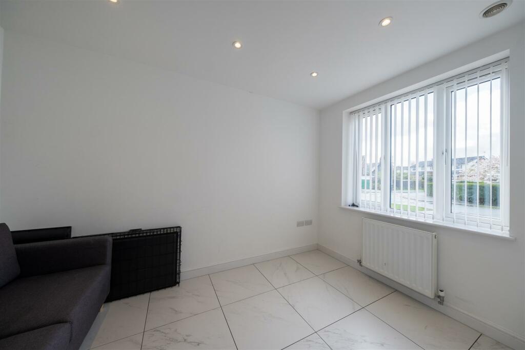 31 Yew Tree Drive-010.jpg