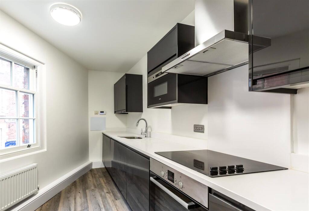 Kitchen 1 full (3 of