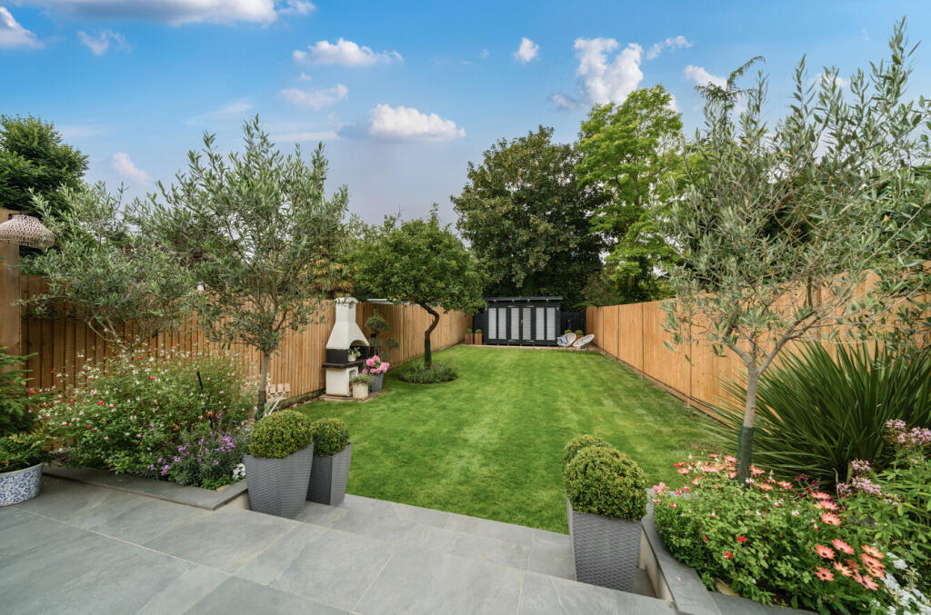 1330344-4-6884ebf...