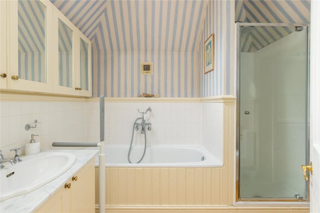 Ground Bathroom
