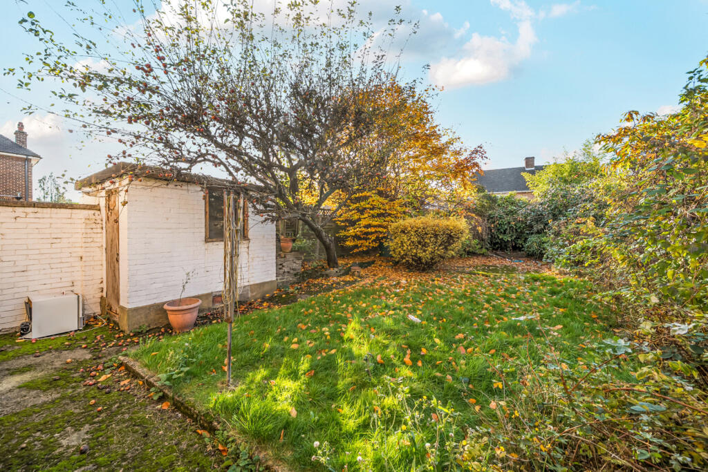 1370636-4-690a132...