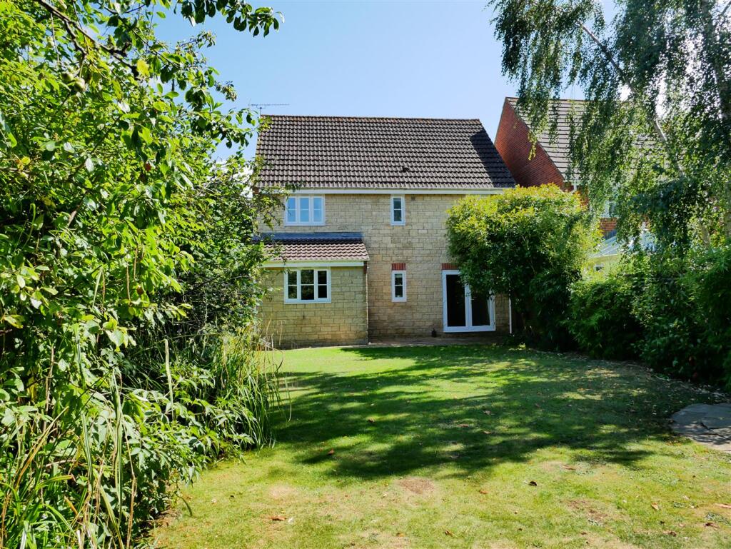 LARGE REAR GARDEN