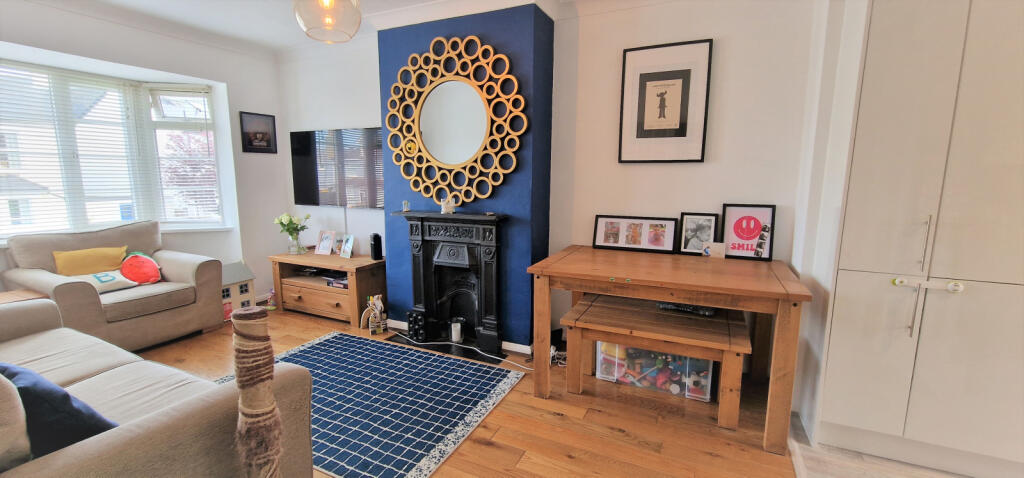 LOUNGE AREA